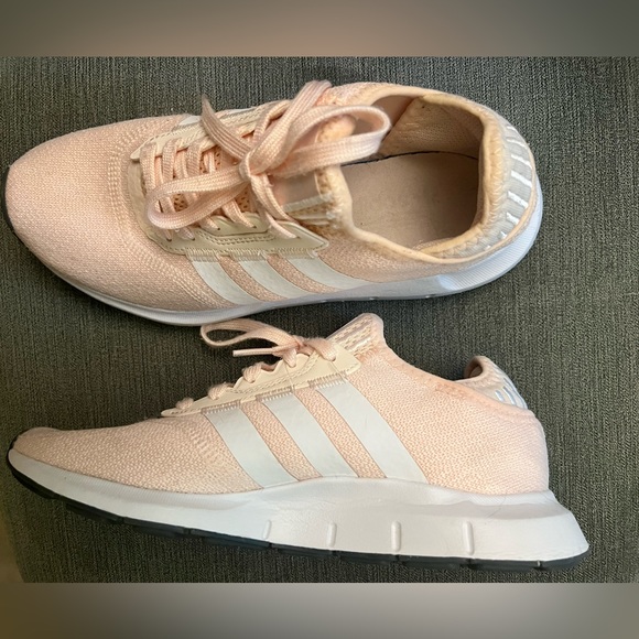 Pink Addidas - Picture 3 of 4